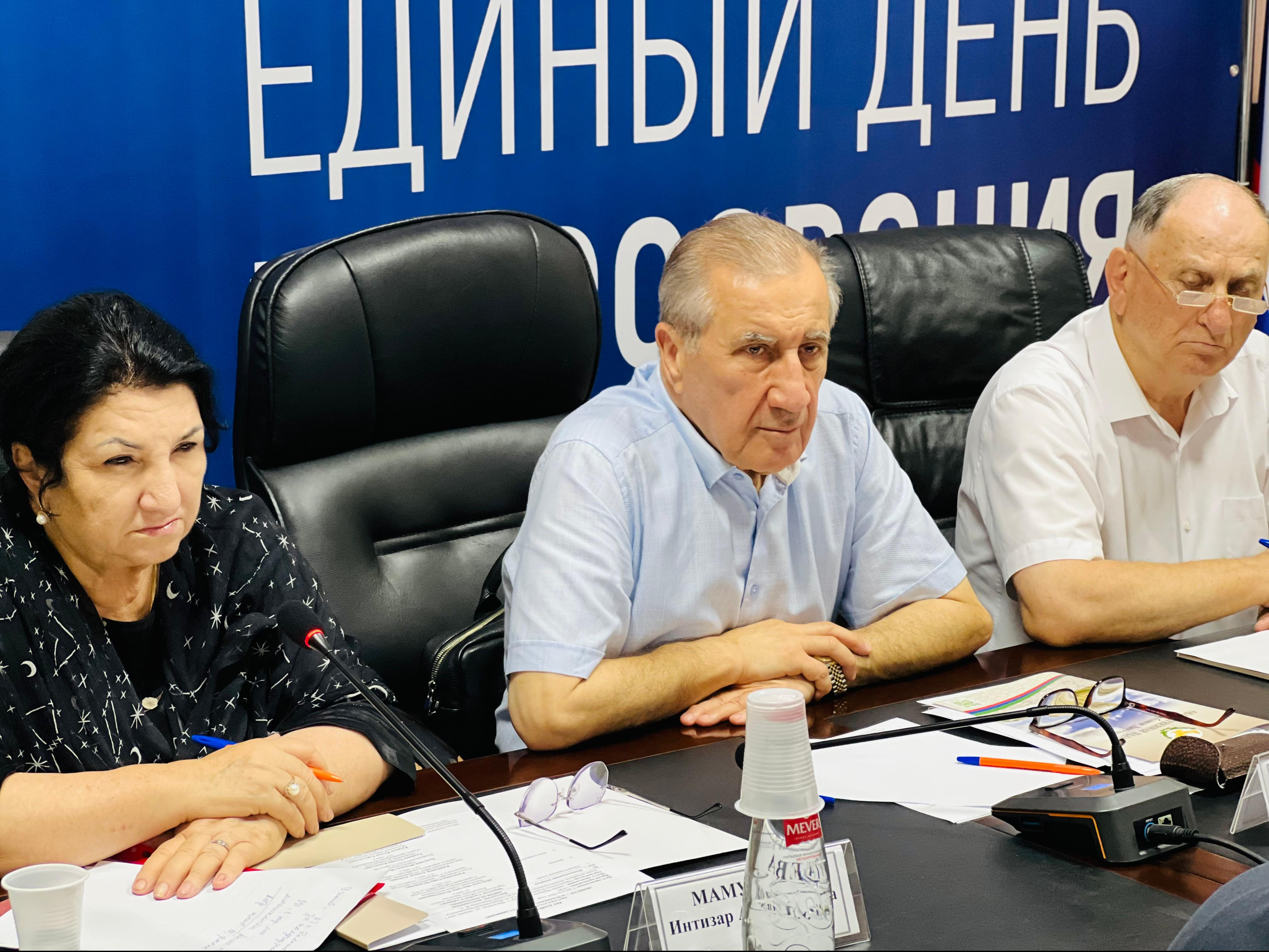 Круглый стол «ВМЕСТЕ - за безопасность дорожного движения» прошёл в Миннаце Дагестана