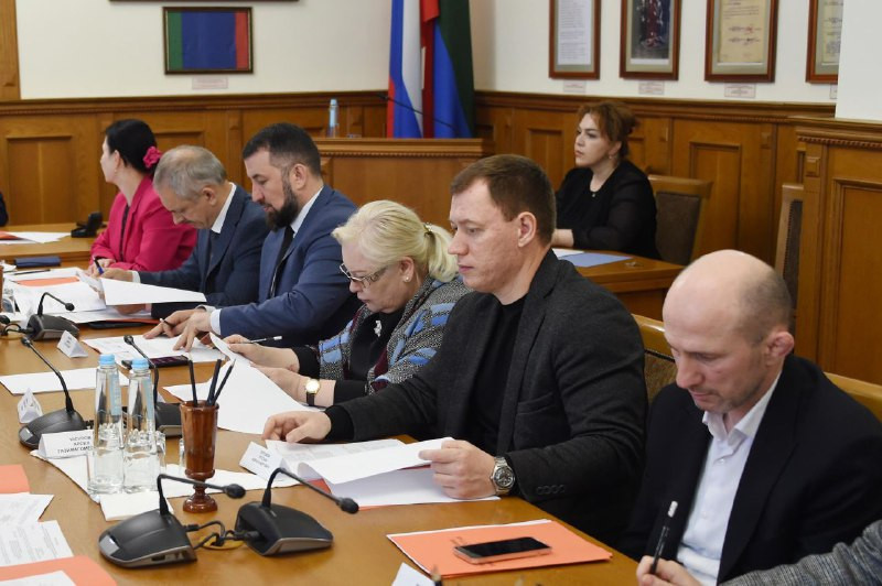 Председатель Комиссии Общественной палаты Республики Дагестан по межнациональным и межрелигиозным отношениям, внешним связям и вопросам миграции Руслан Луговой принял участие в заседании Комитета Народного Собрания РД по национальной политике.