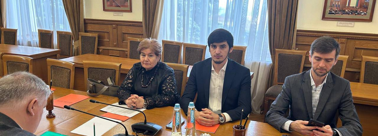 Бика Алиева принимает участие в обсуждении законодательных инициатив в сфере образования