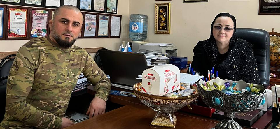По поручению заместителя председателя Общественной палаты Республики Дагестан Шамсият Насрулаевой, эксперт Общественной палаты РД Рустам Батыров организовал и сопроводил гуманитарный груз в зону СВО.