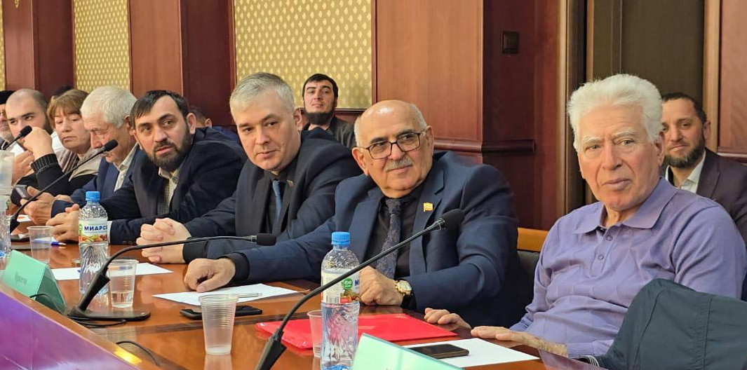Члены комиссии Общественной палаты РД Юкрудин Салимзанов и Эльдар Адельшинов приняли участие в Форуме пчеловодов Дагестана