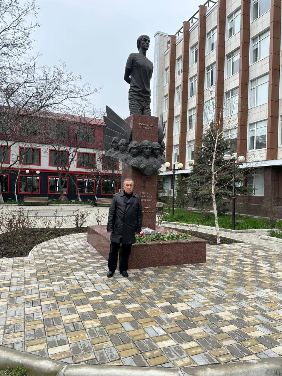 23 марта председатель Общественной палаты Республики Дагестан Азизбек Черкесов возложил цветы в память о погибших в результате теракта в подмосковном «Крокус Сити Холле»