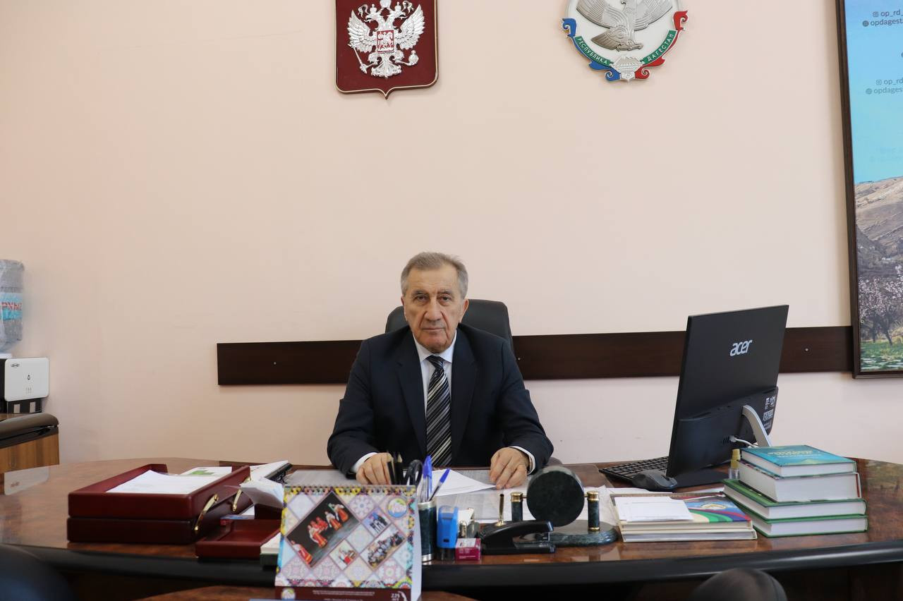 Азизбек Черкесов, председатель ОП РД и члены ОП РД прокомментировали инцидент на КПП "Герзель",  где был задержан начальник ГУ МЧС России по Чечне Алихан Цакаев