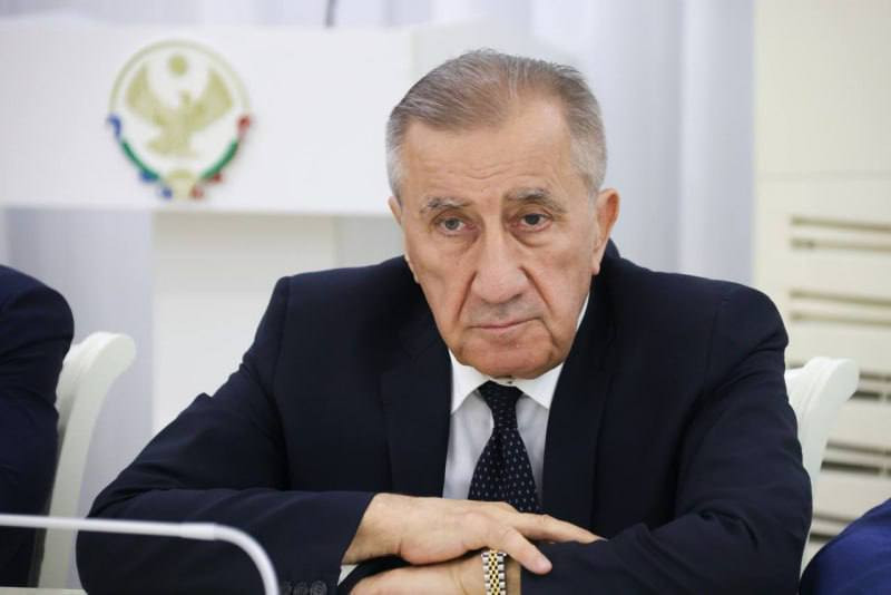 СОБОЛЕЗНУЕМ..