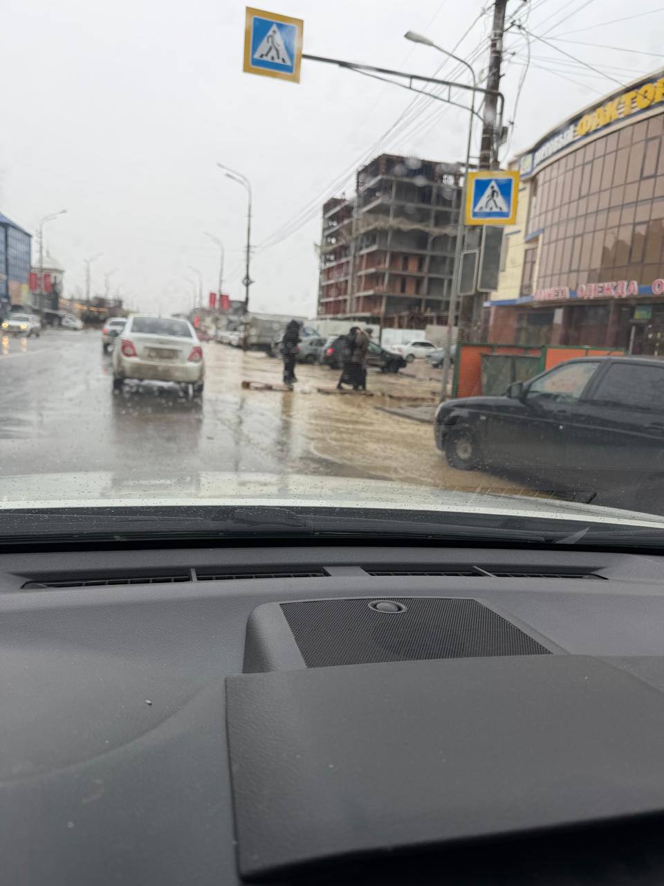 О необходимости системного решения проблемы подтопления проспекта Амет-Хана Султана