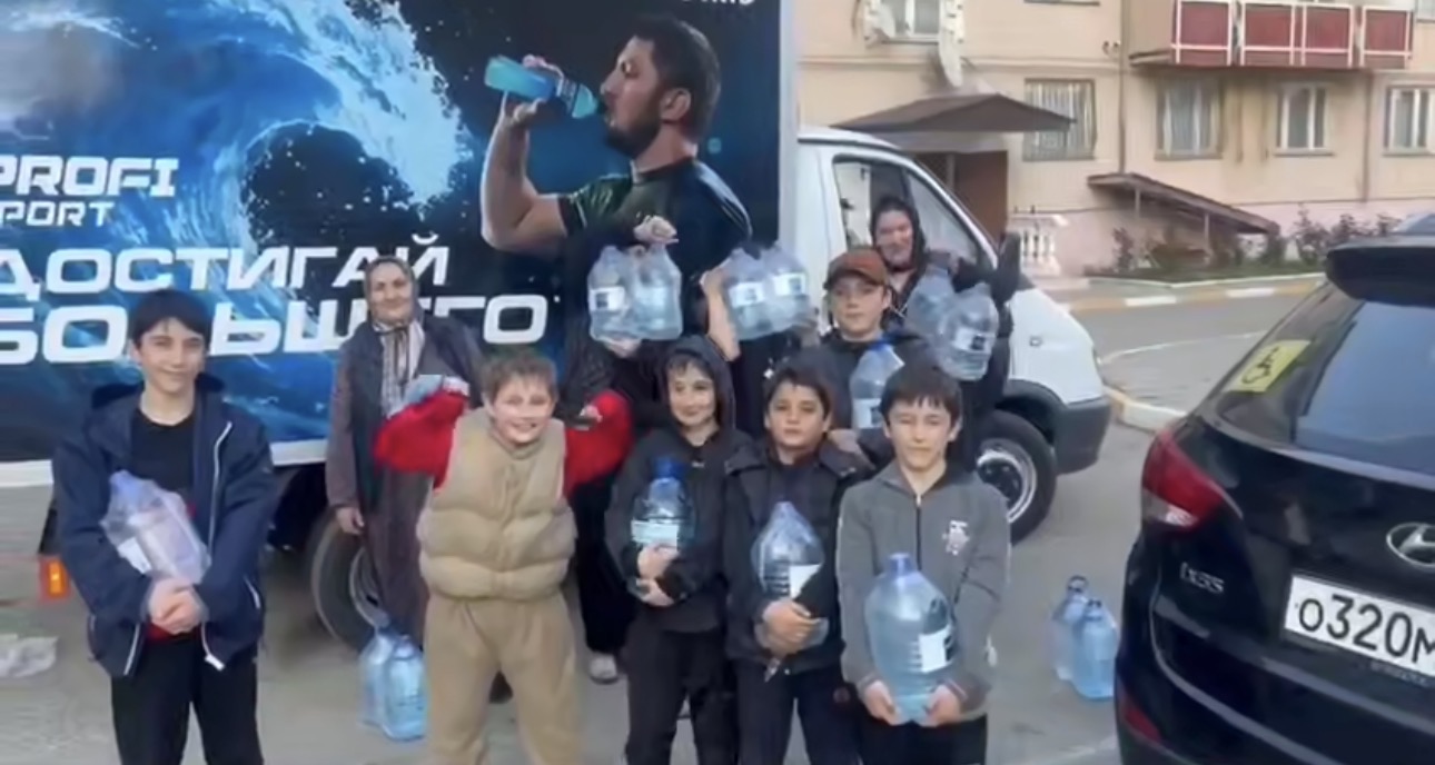 Не словами, а делом: как в трудные дни помогают людям