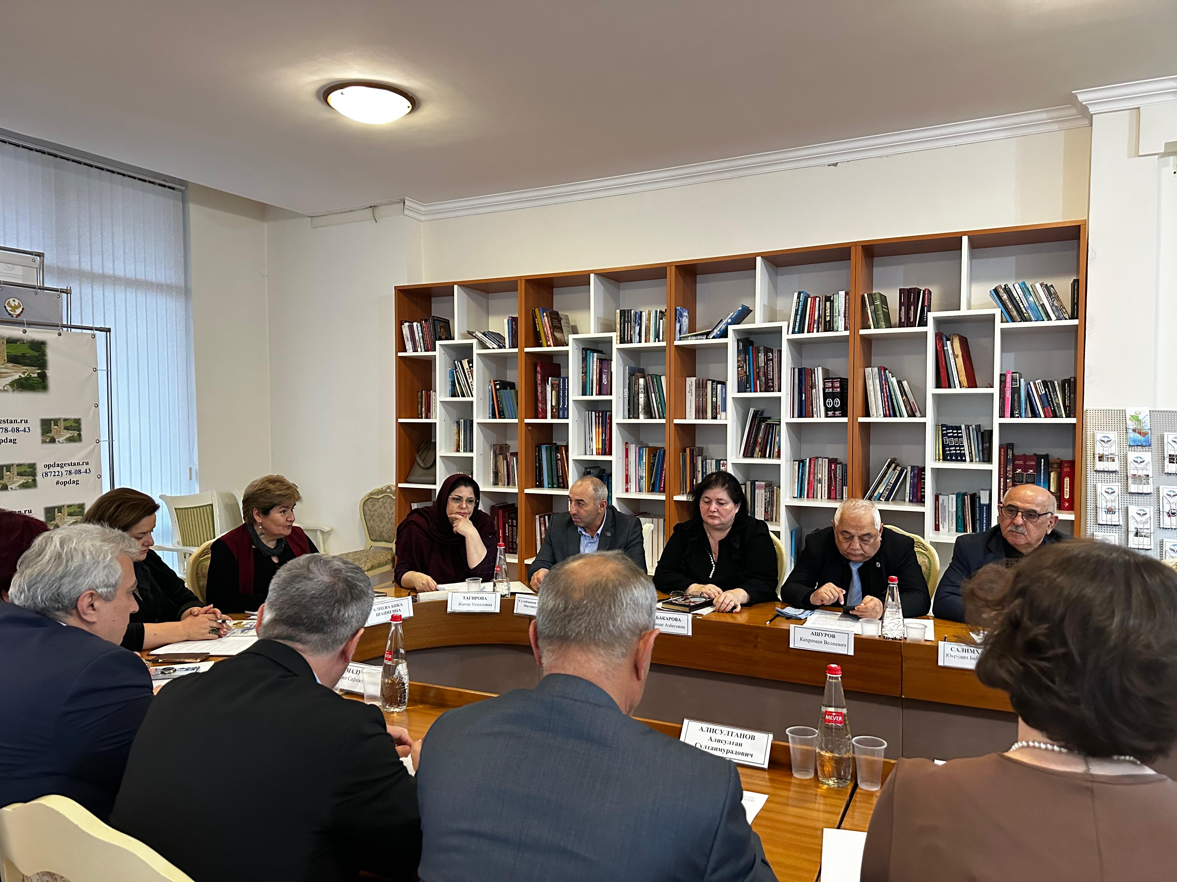 Общественные слушания по вопросам воспитательной работы с детьми и молодёжью