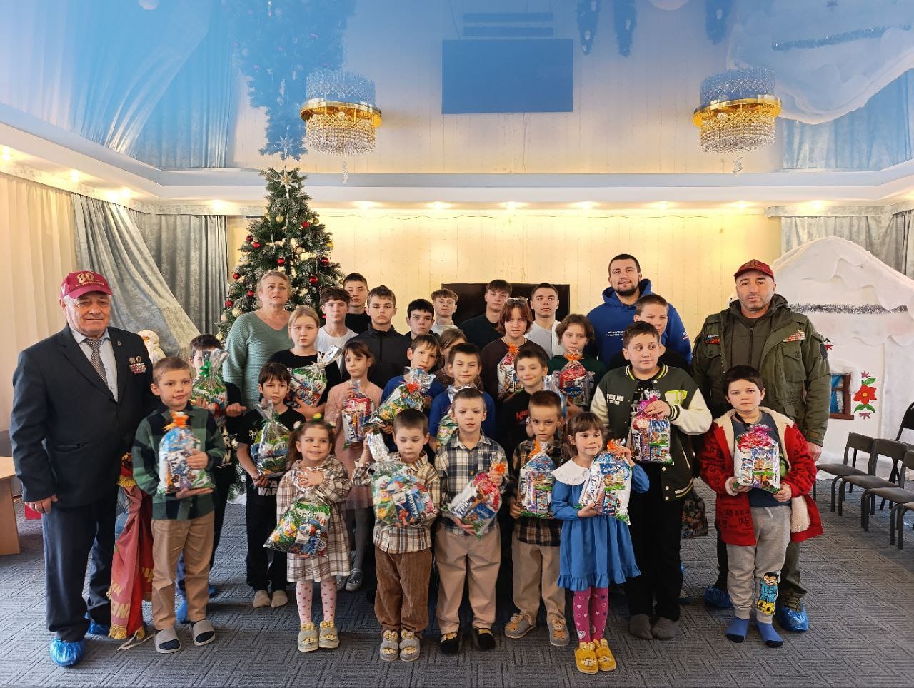 Тепло сердец - детям Луганска: гуманитарная миссия ОП РД в Дом-интернат №1