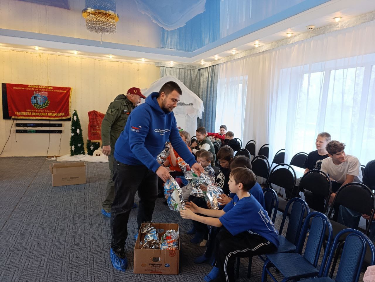 Тепло сердец - детям Луганска: гуманитарная миссия ОП РД в Дом-интернат №1