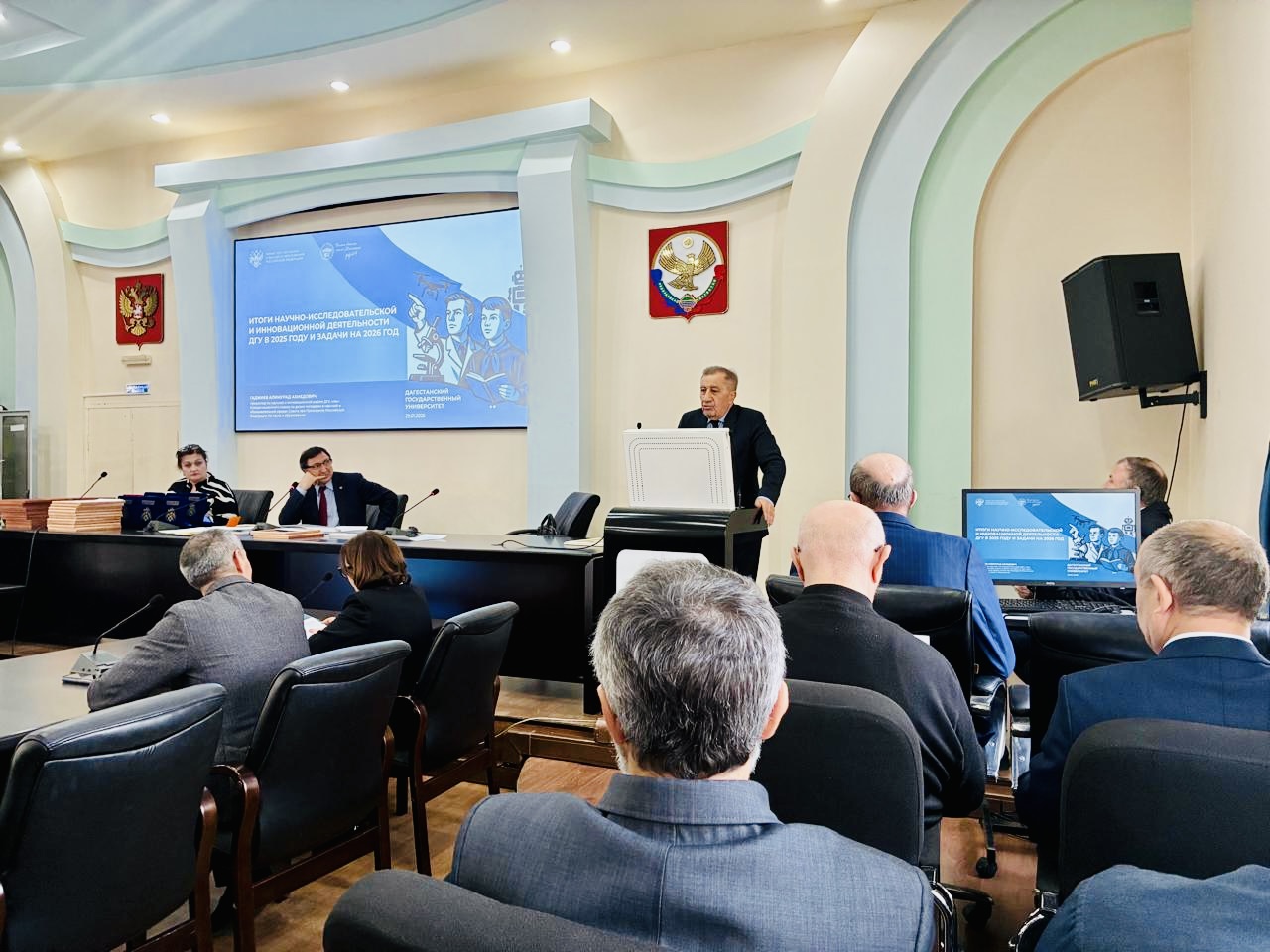 Председатель Общественной палаты Дагестана Азизбек Черкесов принял участие в заседании Учёного совета ДГУ и вручил благодарность ректору университета