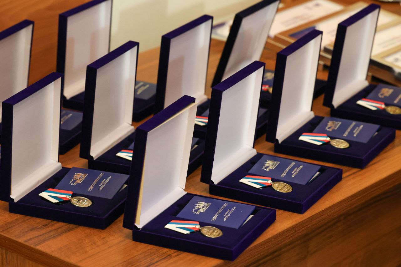 Энгельс Гаджимагомедов принял участие в торжественной церемонии вручения медалей «Отец солдата» в Государственной Думе