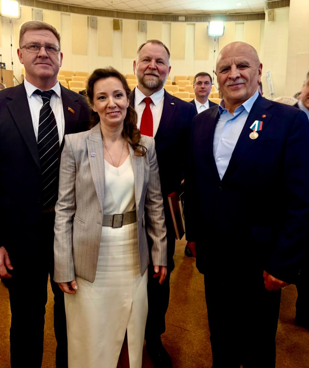 Энгельс Гаджимагомедов принял участие в торжественной церемонии вручения медалей «Отец солдата» в Государственной Думе