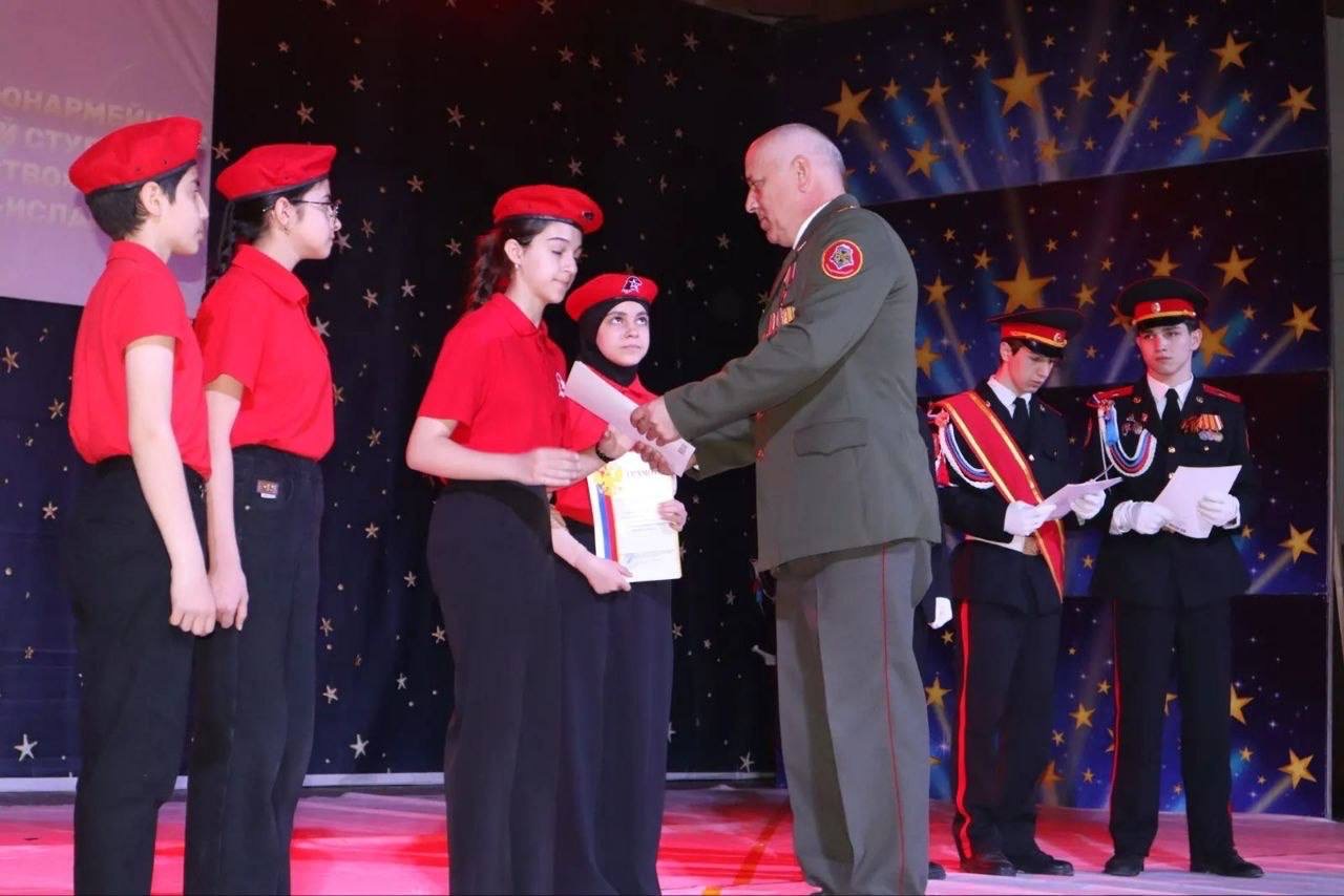 Член Общественной палаты РД Кахриман Ашуров принял участие в торжественном мероприятии, посвящённом 10-летию движения «Юнармия» в Дербенте