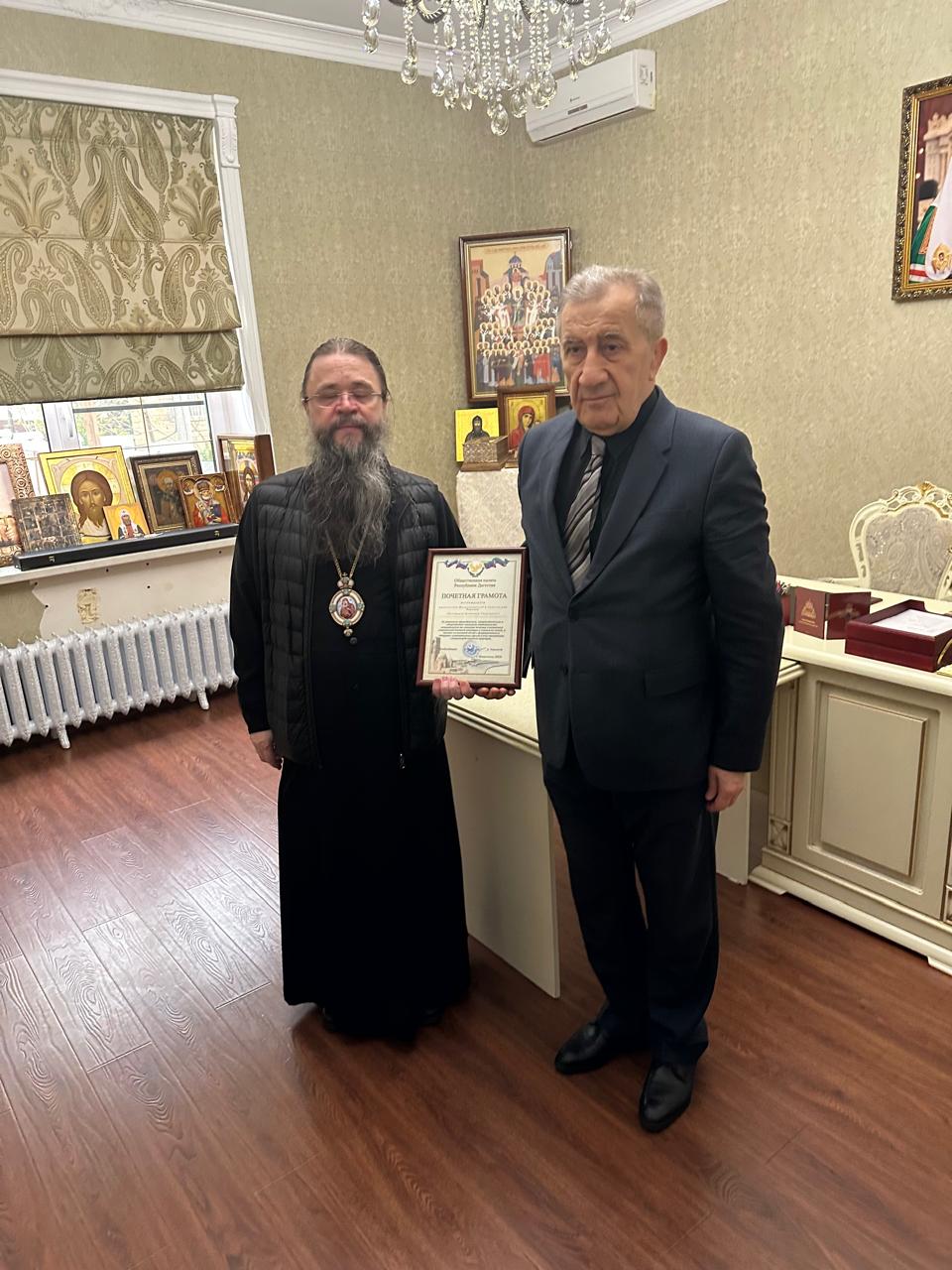 Архиепископ Махачкалинский и Дербентский Варлаам награжден Почетной грамотой Общественной палаты Республики Дагестан