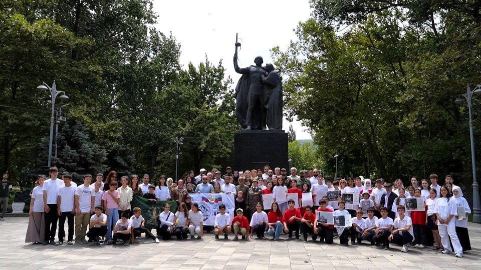 Член Общественной палаты Республики Дагестан IX состава Гаджимурадов Малач Гаджимурадович принял участие в акции памяти детей, ставших жертвами войны