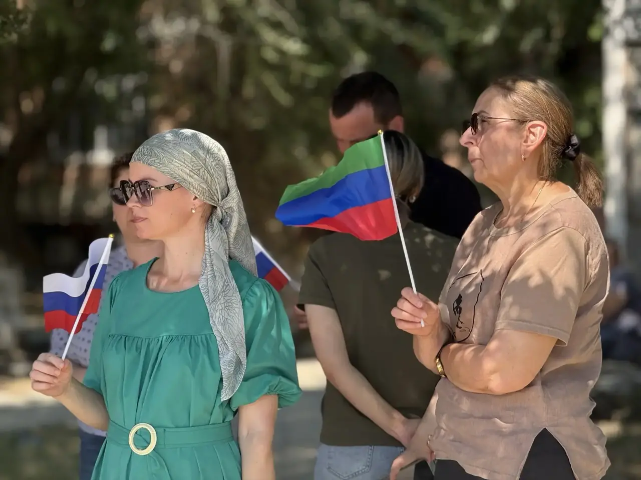 В Тарумовке состоялась торжественная церемония поднятия Государственного флага Российской Федерации, приуроченная ко Дню Государственного флага России