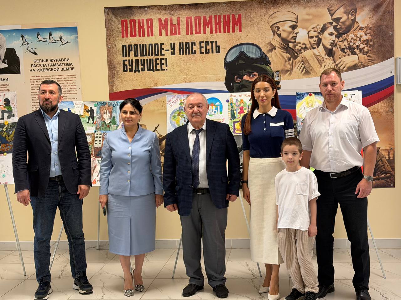 Выставка «Скажи миру — Да, терроризму и фашизму — Нет!» приуроченная ко Дню солидарности в борьбе с терроризмом открылась в Махачкале
