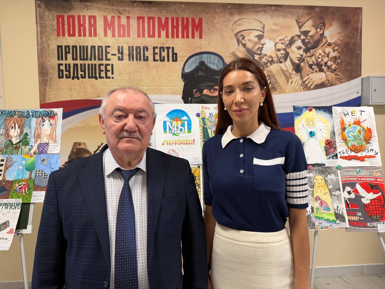 Выставка «Скажи миру — Да, терроризму и фашизму — Нет!» приуроченная ко Дню солидарности в борьбе с терроризмом открылась в Махачкале